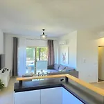 Serenity Penthouse - 260 * Durrës
