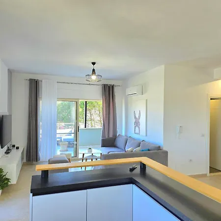 Serenity Penthouse - 260 * Durrës